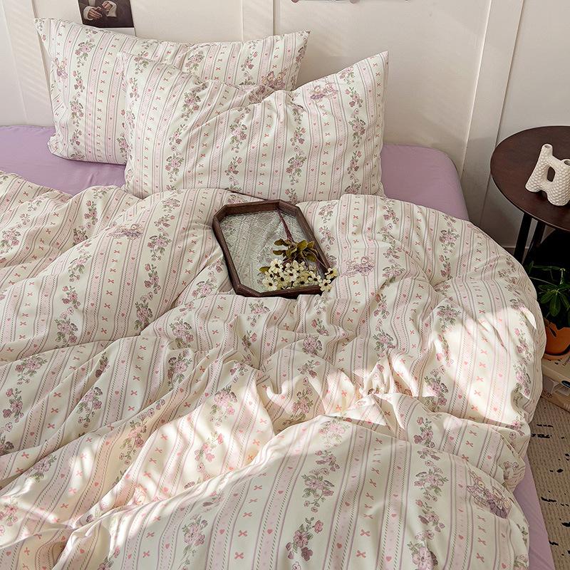 Комплект постельного белья из четырех предметов, приятный к коже, дышащий и удобный, в пасторальном стиле, простыня, пододеяльник, наволочки.