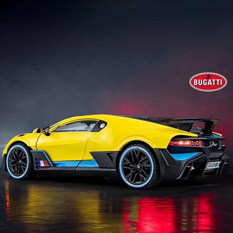 1/18 Bugatti Divo Super Toy Car Model Diecast Miniature Racing Model Doors Opening Sound Light Collection Gift for Boy Children
