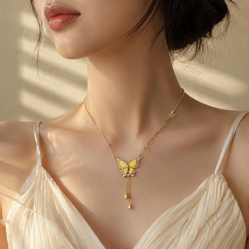 Gold Butterfly Tassel Pendant Necklace for Women Elegant Adjustable Clavicle Chain Trendy Pendant Jewelry Gift for Party Birthday Valentine's Day