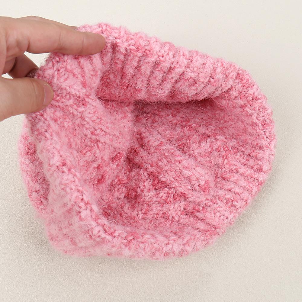 Fashion new temperament, warm atmosphere, knitted hat, small lazy wind and comfortable wool hat in autumn and winter