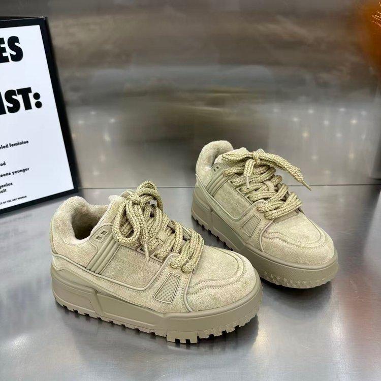 Европейская станция 2025 зима новая кожа бархат толстая подошва увеличивающие рост туфли-маффины универсальные повседневные кеды обувь для хлеба женская