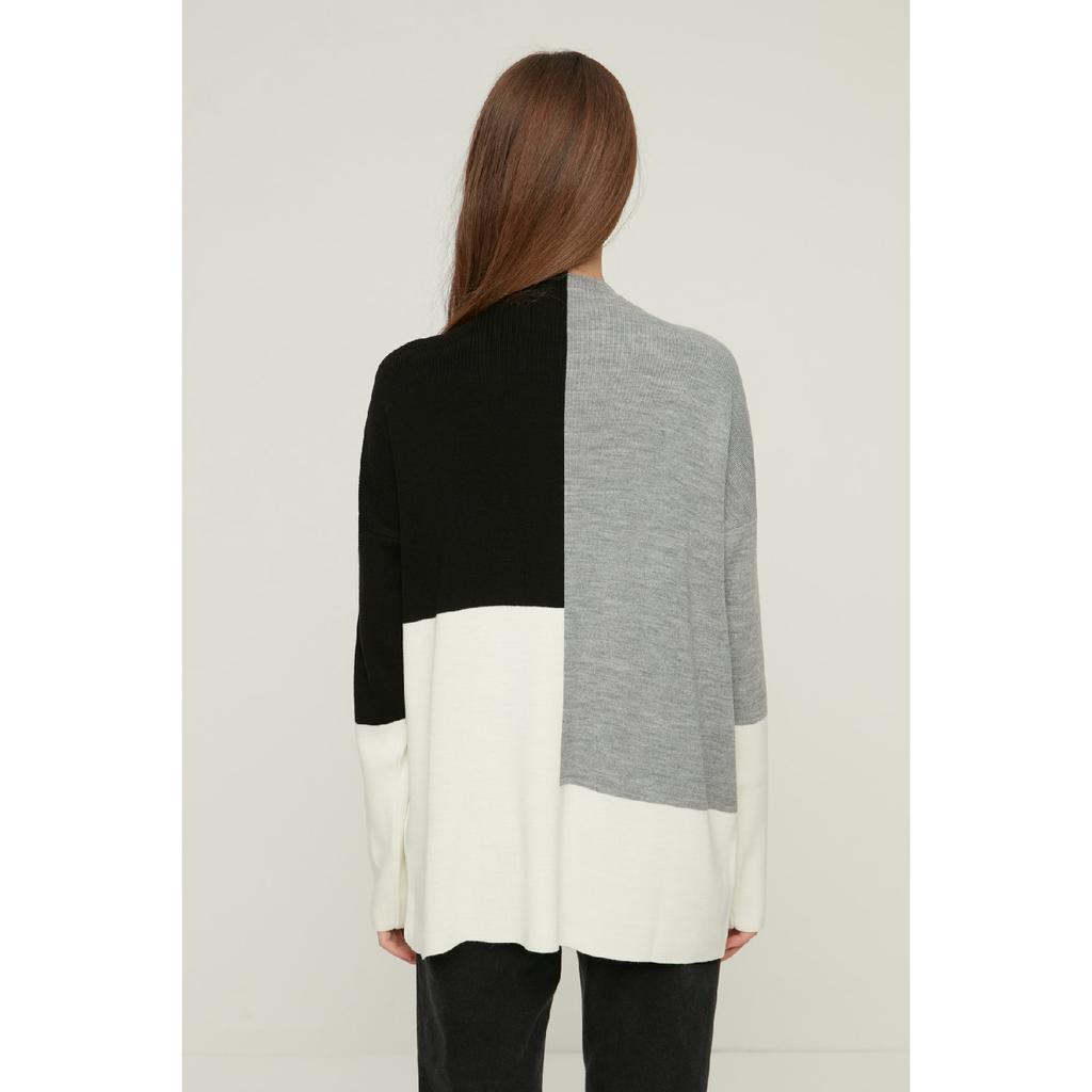 Black Color Block High Collar Knitwear Sweater Tctaw22ak0054