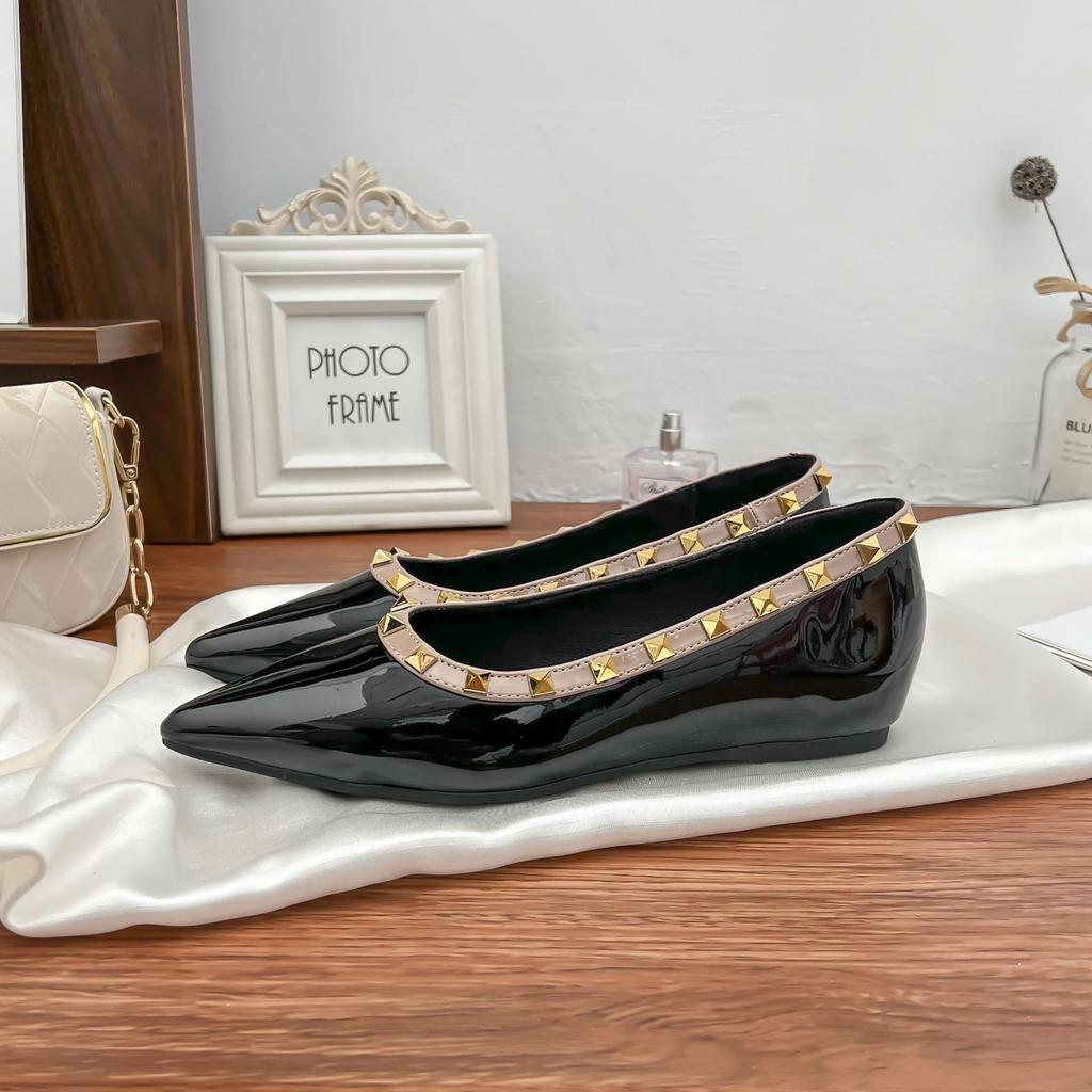 Туфли-лодочки с заклепками женские на мягкой подошве удобные летние новые 2025 французские с мелким вырезом туфли-лодочки женские остроносые