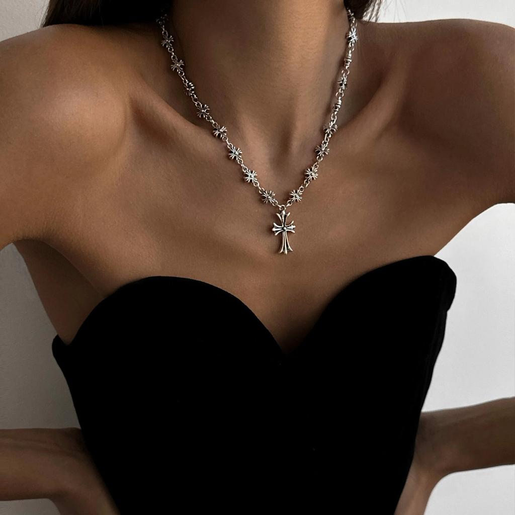 Vintage Metal Cross Necklace Simple Street Trend Hip Hop Necklace Collarbone Chain Jewelry