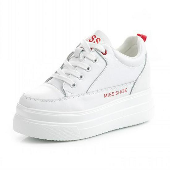 Женские белые кроссовки на платформе — корейский стиль 2020 года, натуральная кожа, увеличенная внутренняя высота, повседневный и универсальный дизайн