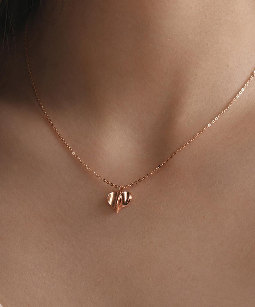 Loveenb [14K Gold] Matte Line Heart Necklace