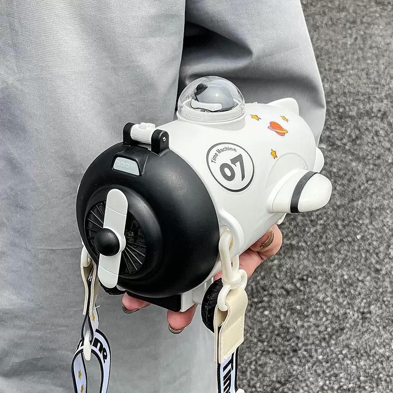 Креативный стакан с трубочкой Tritan в виде самолета для мальчиков - Безопасный, прочный, дизайн кроссбоди