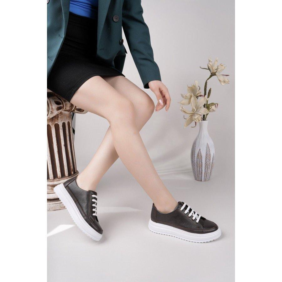 Женские кроссовки из натуральной кожи на толстой подошве