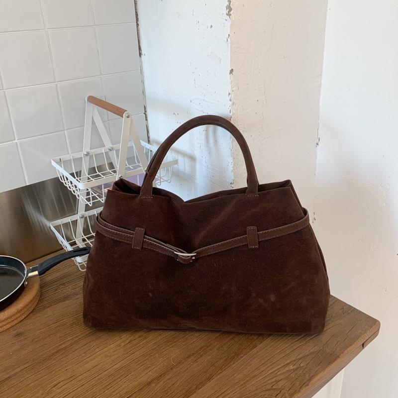 Замшевая сумка женская большой вместимости 2025 новая осенне-зимняя матовая ретро на плечо под мышку сумка-тоут для поездок
