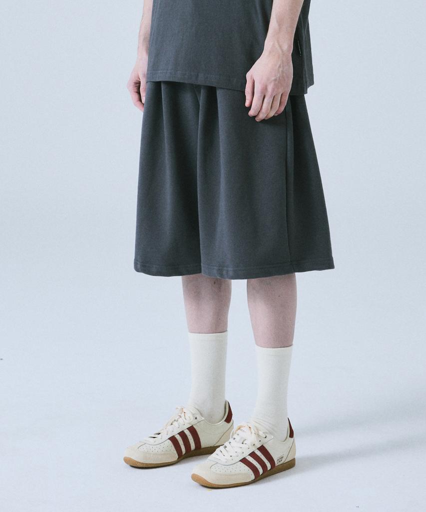 QUTON Double-Pleat Wide-Fit Bermuda Shorts 3 Colors