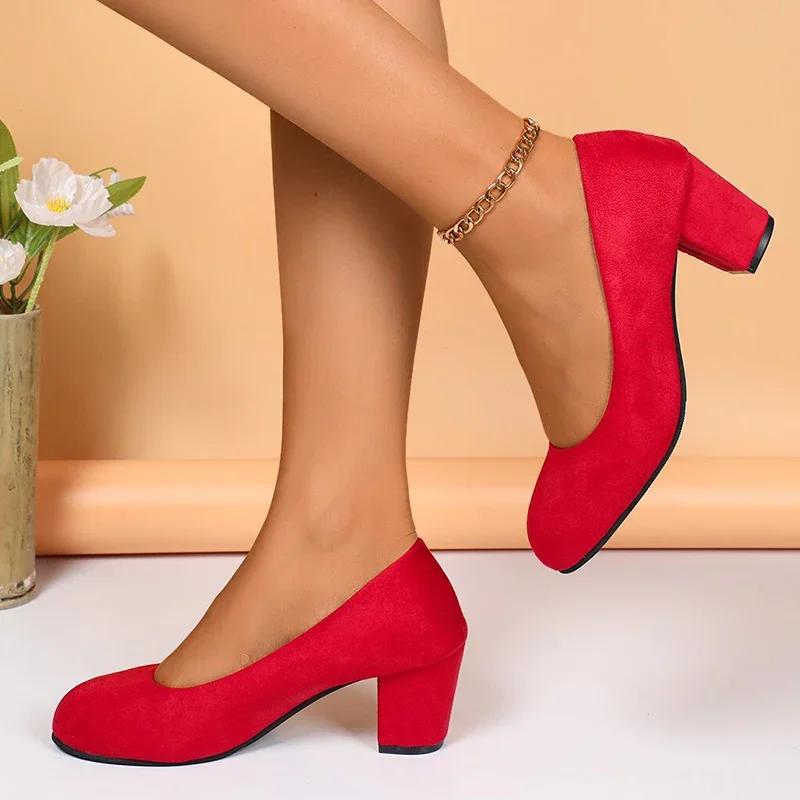 Замшевые туфли на низком каблуке для женщин, туфли-лодочки в стиле ретро на среднем каблуке, модные новые тенденции осени 2024 года, дизайнерские туфли для прогулок, женские туфли
