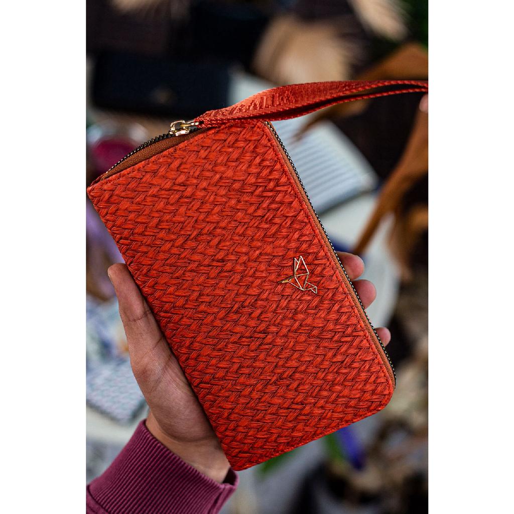 Tilburg Кошелек-портфель с ручкой на запястье и соломенным узором сливово-фиолетового цвета с большим количеством визитниц