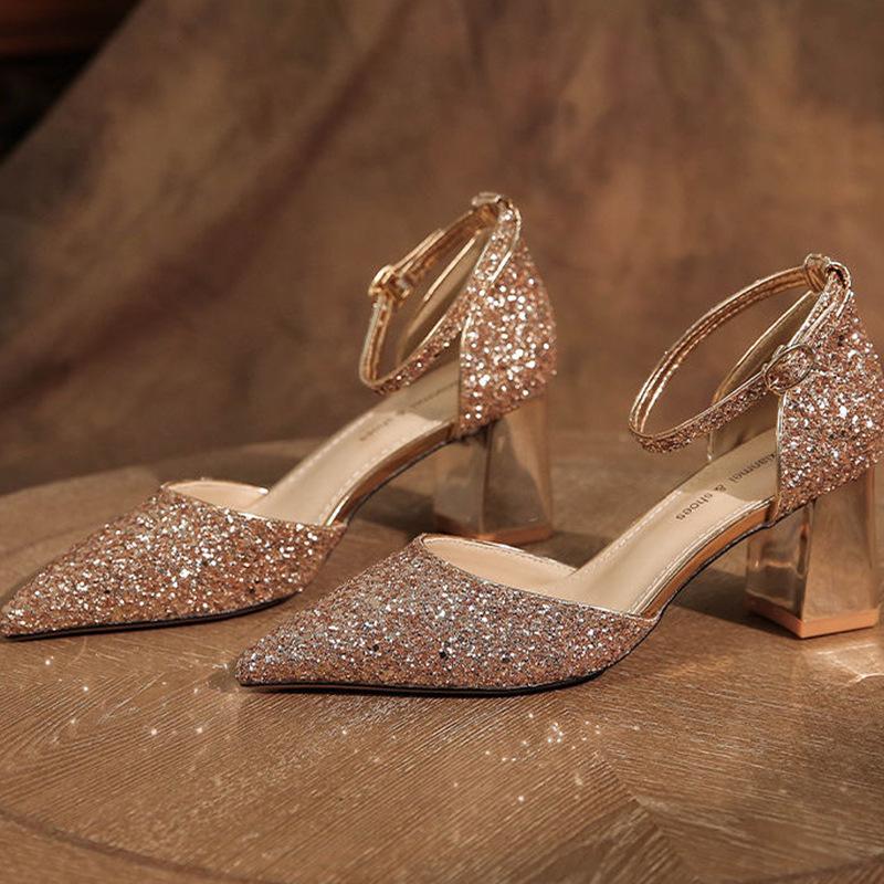 Туфли шампанского цвета на толстом каблуке с высоким каблуком, женские, новинка 2025 года, со стразами и пайетками, полые, с одним словом, с ремешком, сандалии-мешки на среднем каблуке