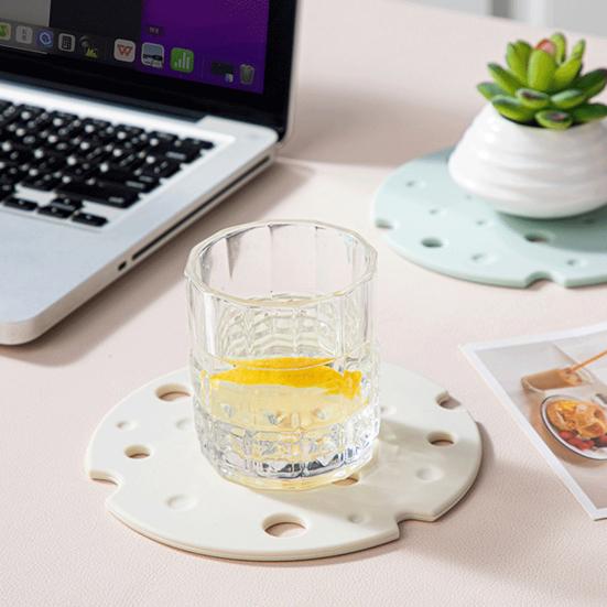 Silicone Trivet Heat Resistant Pot Holder for Hot Pans Casseroles Non-Slip Dishwasher Safe Decorative Kitchen Mat