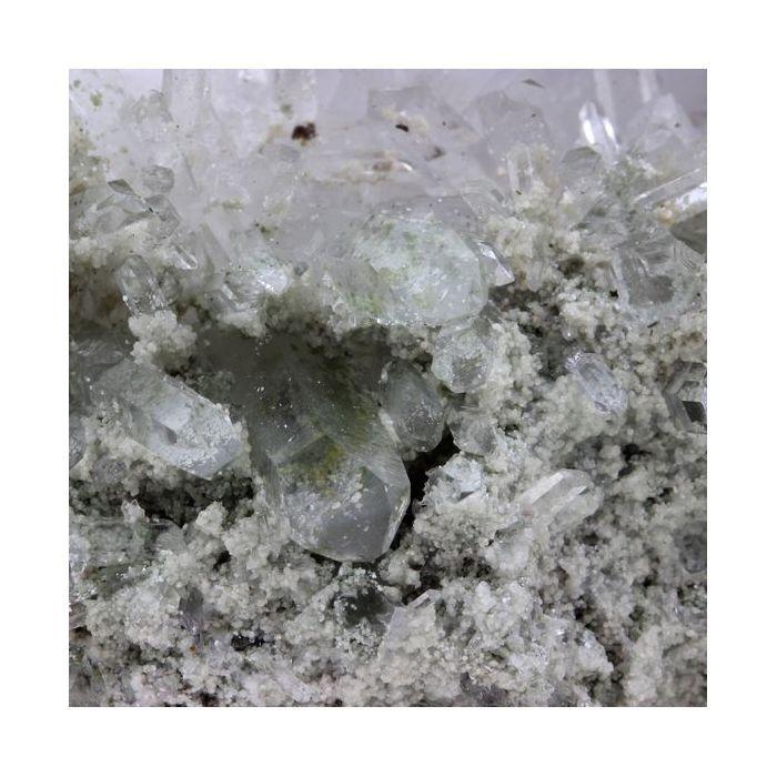 Pierres et Minéraux. Quartz + Cookeite. 557.0 ct. Peychagnard, Isere, France.