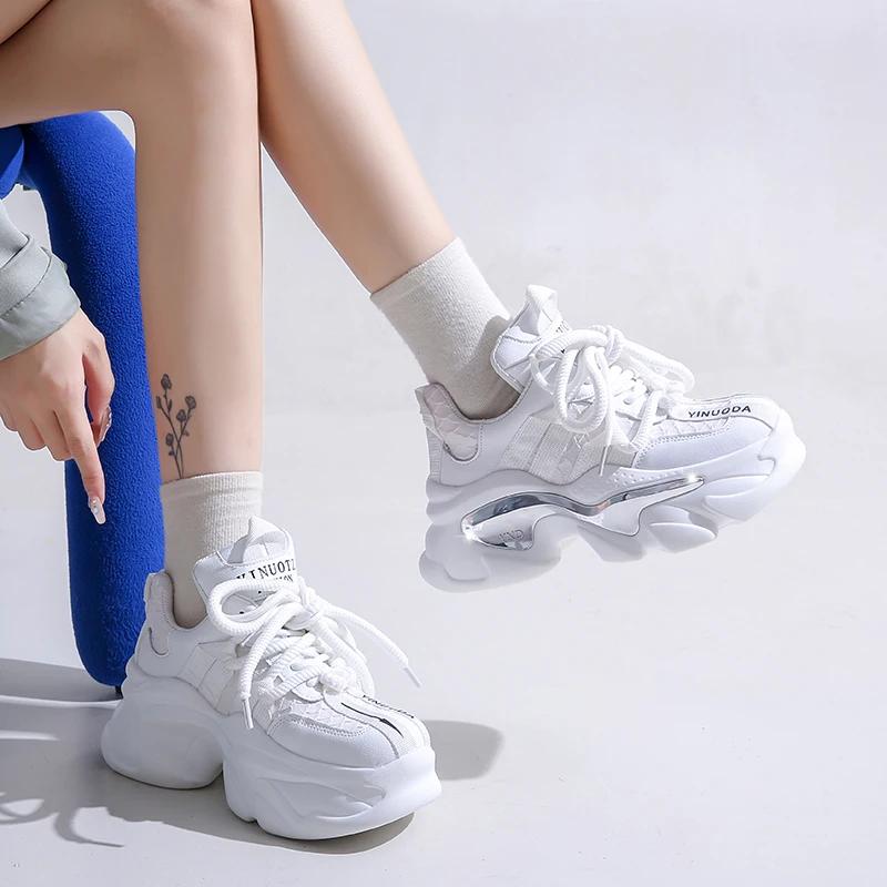 Модные осенние кроссовки на массивной подошве 8,5 см для женщин 2025, спортивные лоскутные кожаные туфли на высокой платформе, женские кроссовки на шнуровке с толстой подошвой, кроссовки "папины"