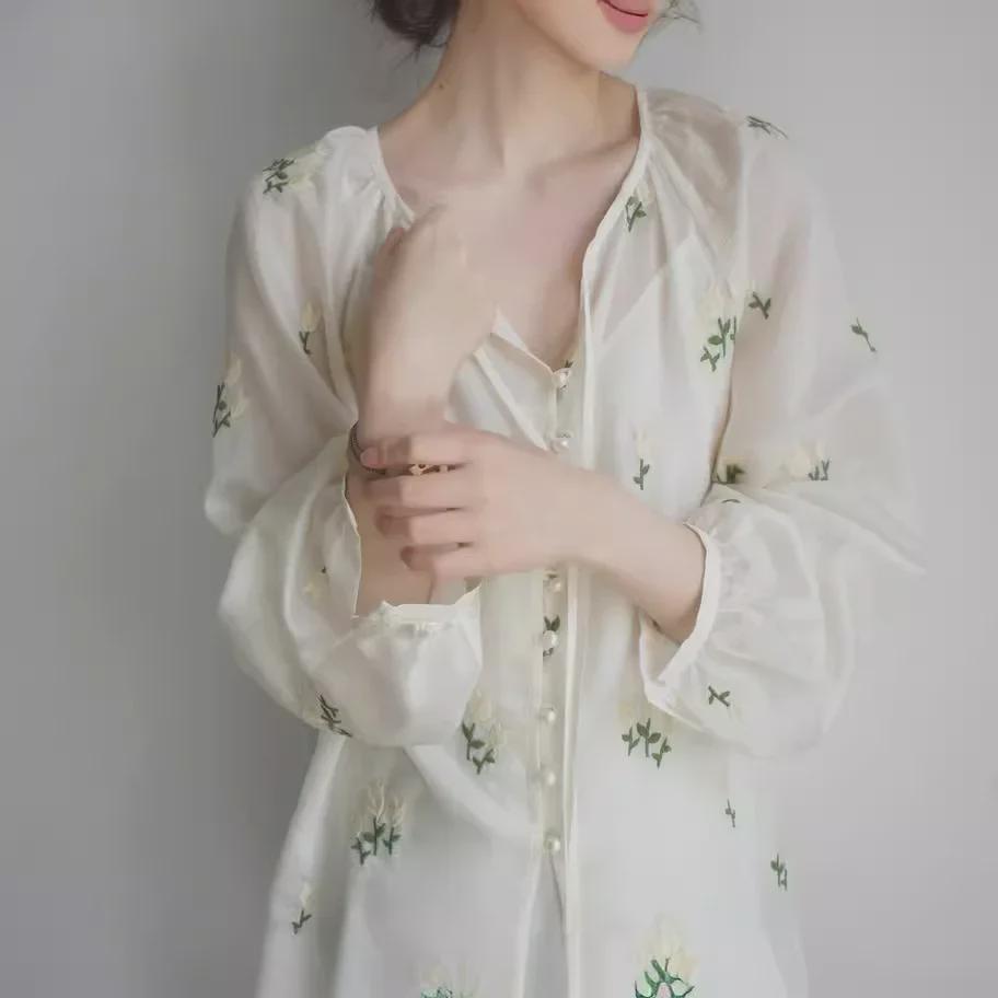 Винтажная рубашка JOJOZ из тенселя с абрикосовой цветочной вышивкой и рукавами-фонариками на завязках с зелеными листьями - Идеально для весны/лета.