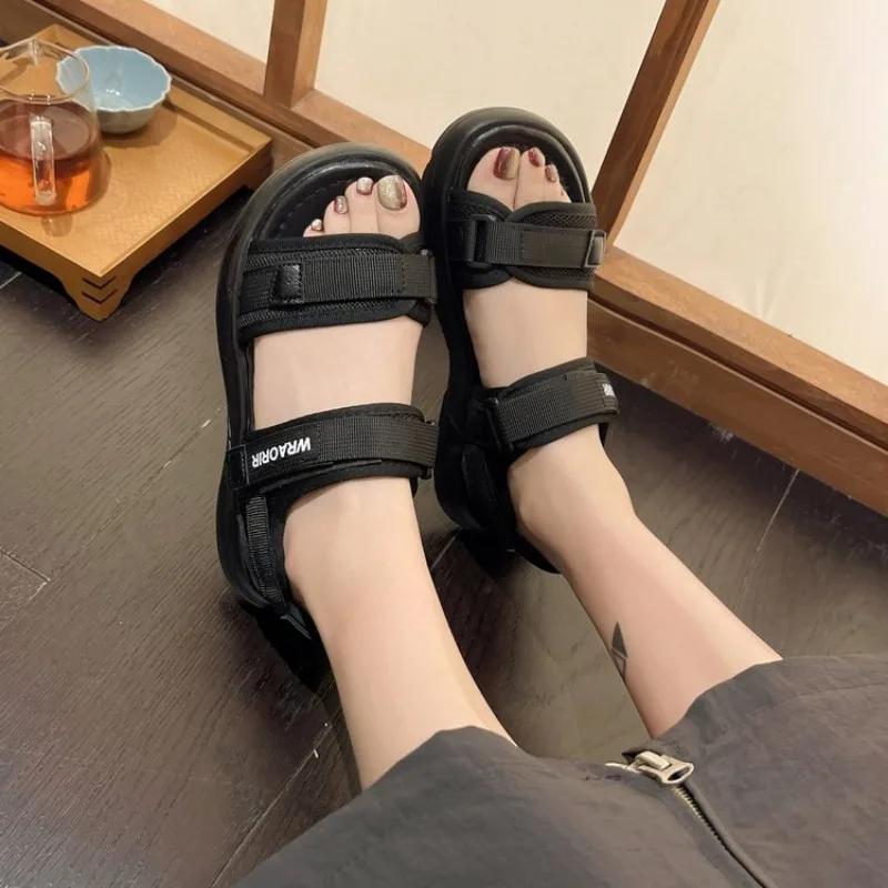 2024 Сексуальные женские спортивные сандалии с открытым носком на танкетке с открытыми носками, женские сандалии для улицы, крутая обувь на платформе, студенческая пляжная летняя обувь