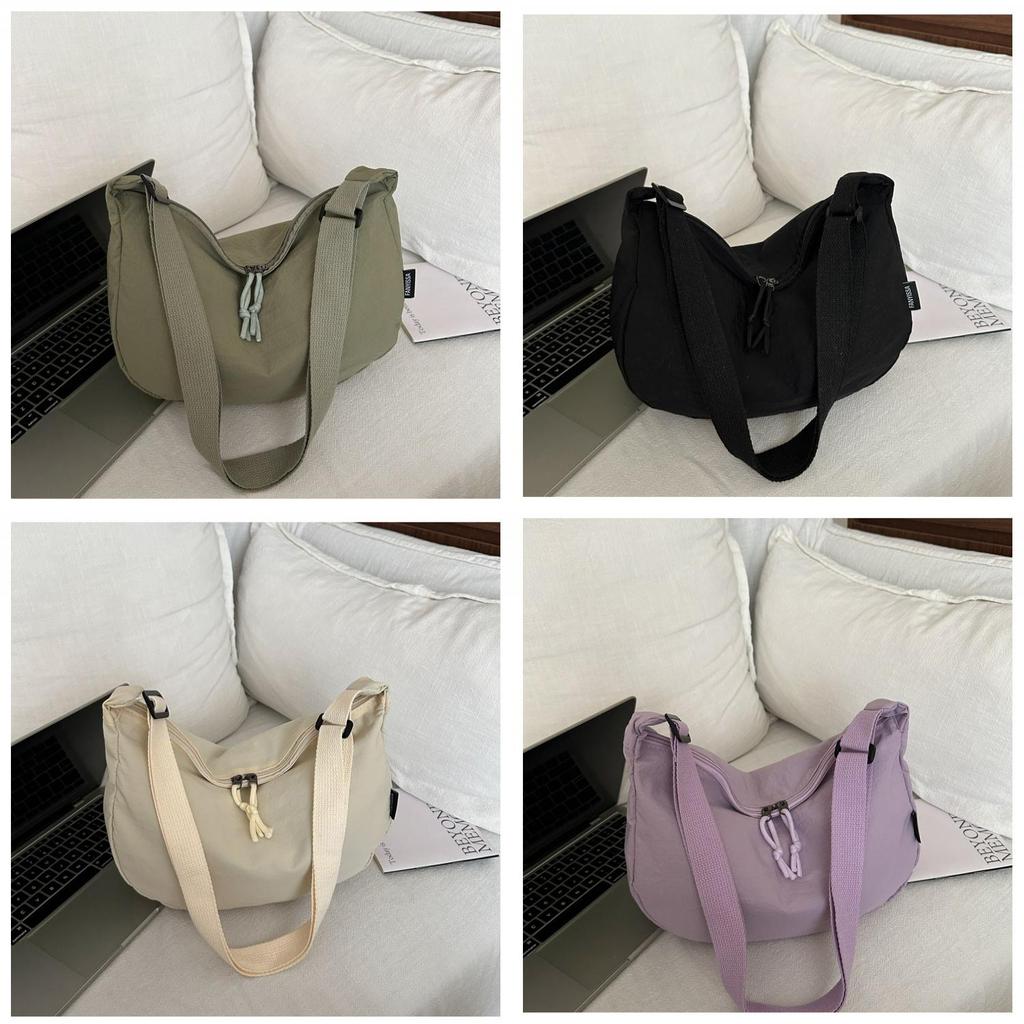 Korean Style Artistic Canvas Shoulder Bag With Durable Material For Commuting And Fashion