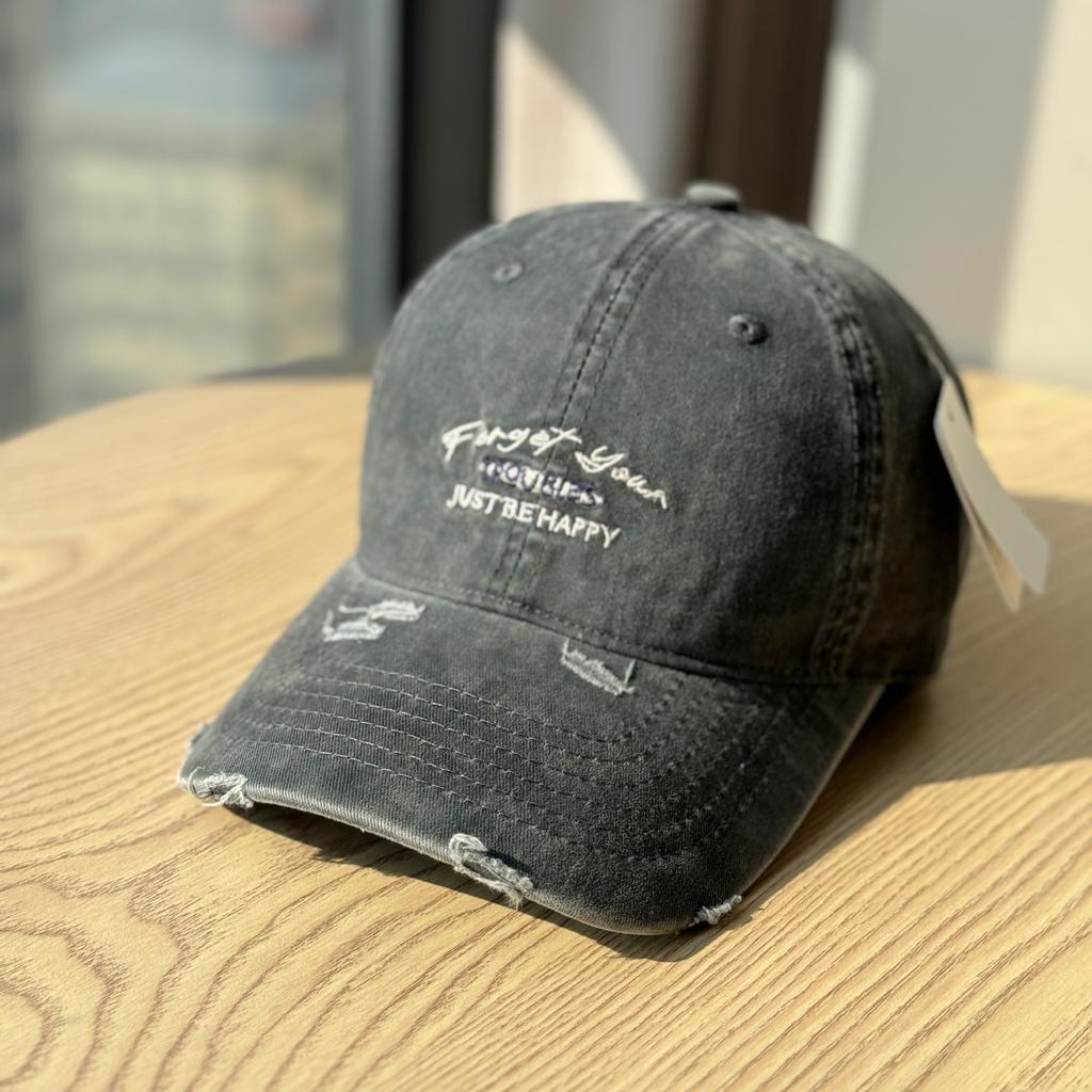 New trendy Korean-style sun-shading lettered denim baseball cap for spring and summer2026Male couples showing off their cute duck-billed caps, a