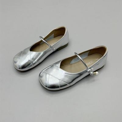 Мягкие кожаные ретро-лоферы с круглой головкой и металлической пряжкой для женщин, весна 2025 г. Корейская версия новых уродливых и милых маленьких кожаных туфель Mori для женщин