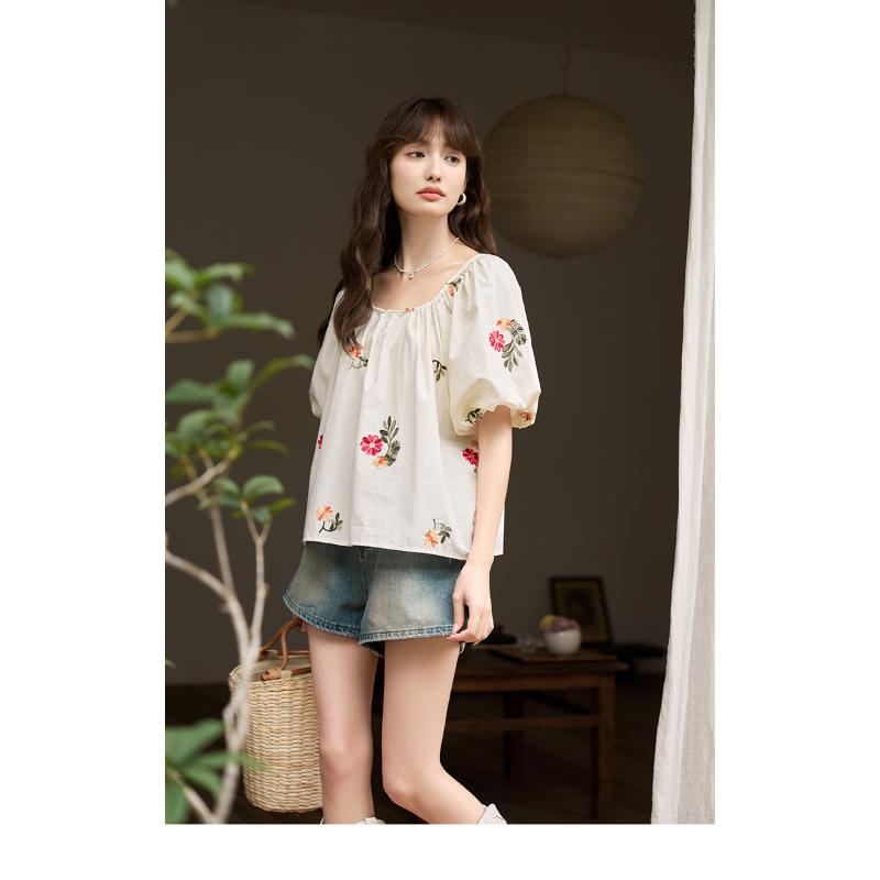 Mishow Женская блузка 2023, летняя новая корейская стильная вышивка с квадратным воротником и пышными рукавами, повседневный топ с цветочным принтом MXC38X0092