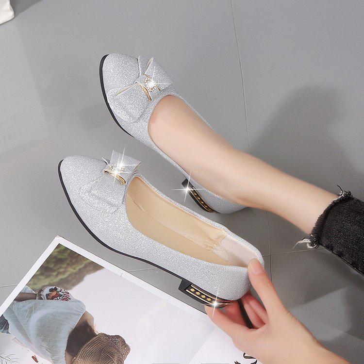 Женские летние замшевые туфли с бантом на низком каблуке и стразами для повседневной носки
