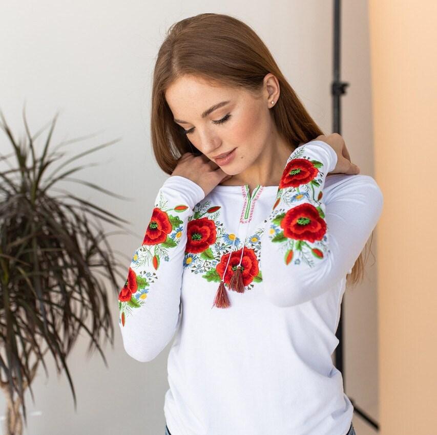 Женская футболка с длинным рукавом вышитый узор на груди