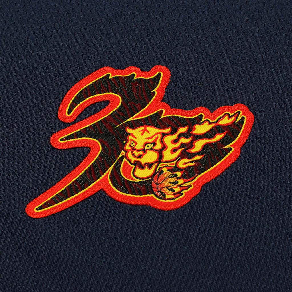 Мужская баскетбольная майка Li Ning CBA Series 24-25 сезона Guangdong Hongyuan Fan Edition с V-образным вырезом и цветным принтом AAYU515-1