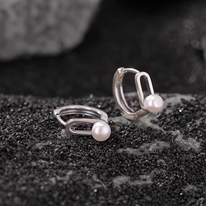 ANENJERY Geometric Simulated-pearl Hollow Oval Hoop Earrings Women's New Simple Fashion Versatile Personalized Exquisite Earrings