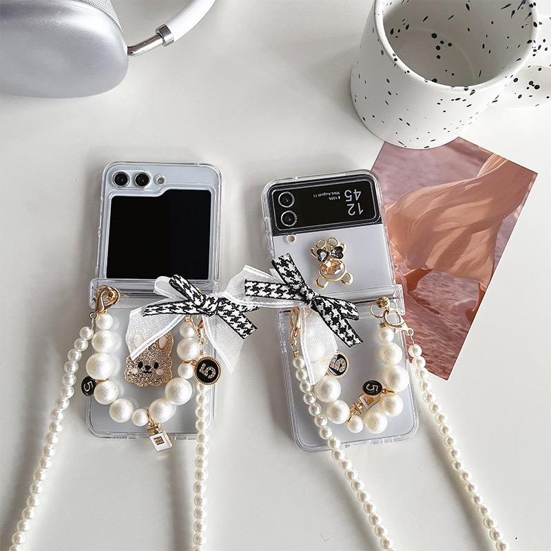 Чехол-раскладушка с цепочкой из жемчуга и бантом для Samsung Galaxy Z Flip 3 Galaxy Z Flip 4 Galaxy Z Flip 5 с рисунком в виде мультфильма