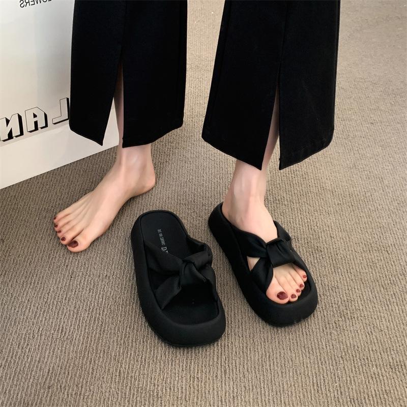 Крутые шлепанцы для женщин Летние полушлепанцы Универсальная пляжная обувь