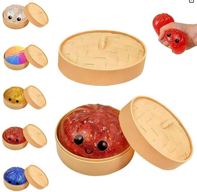 Dumpling Squishies носит с собой мягкую и нелипкую игрушку-антистресс для сжимания руками с эффектом отскока