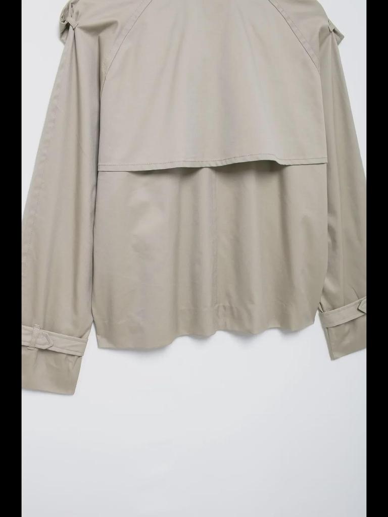 Осень 2024 г. Женская двубортная короткая ветровка в европейском и американском стиле.