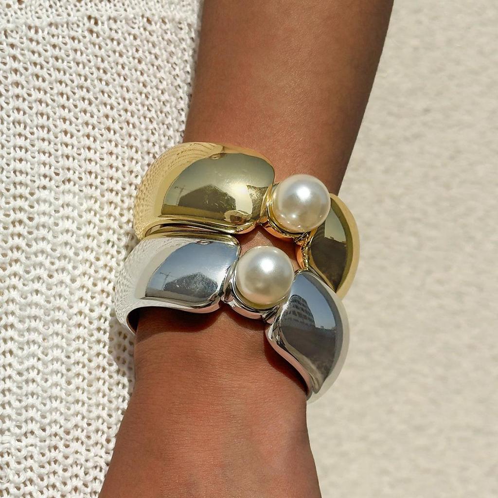 Модный персонализированный браслет с металлической текстурой и жемчугом, геометрическое открытие, преувеличенные женские украшения, универсальные для повседневного использования