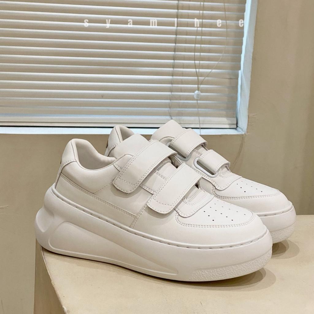 Маленькие белые туфли на толстой подошве на липучках женские 2025 новые весна-осень популярные универсальные кожаные маффины спортивные и повседневные кеды