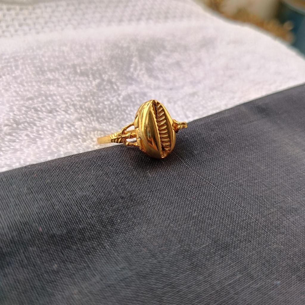 Кольцо с ядом в виде черепа из ракушек каури, кольцо с ядом из золота из ракушек каури, кольцо с ядом из ракушек ручной работы, кольцо с ядом в виде отделения для лекарств. Подарок для нее,