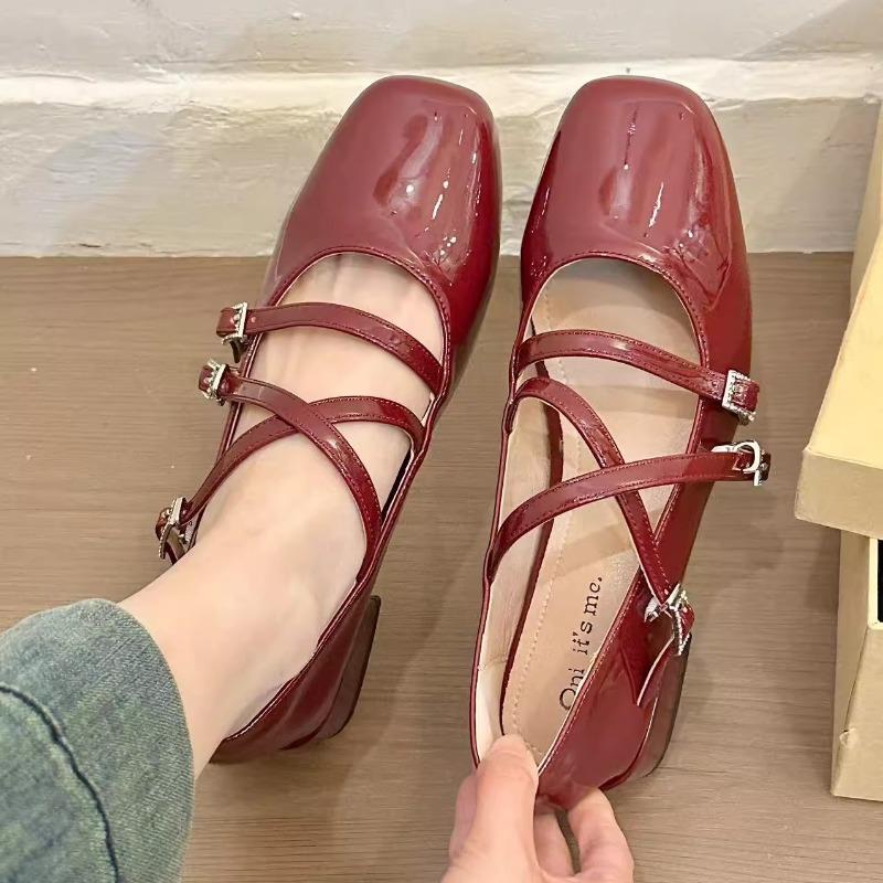 Женские туфли на толстом каблуке Весна Новые с квадратным носком с мелким вырезом из лакированной кожи с хрустальной пряжкой Противоскользящие износостойкие туфли на каблуке