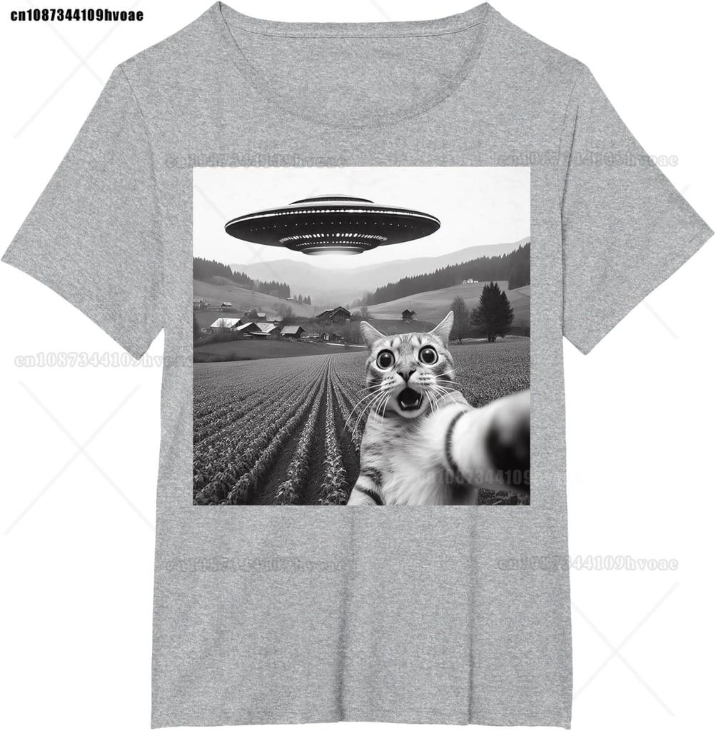 Cat Selfie With Alien UFO Funny Cat Gifts For Unisex T-Shirt