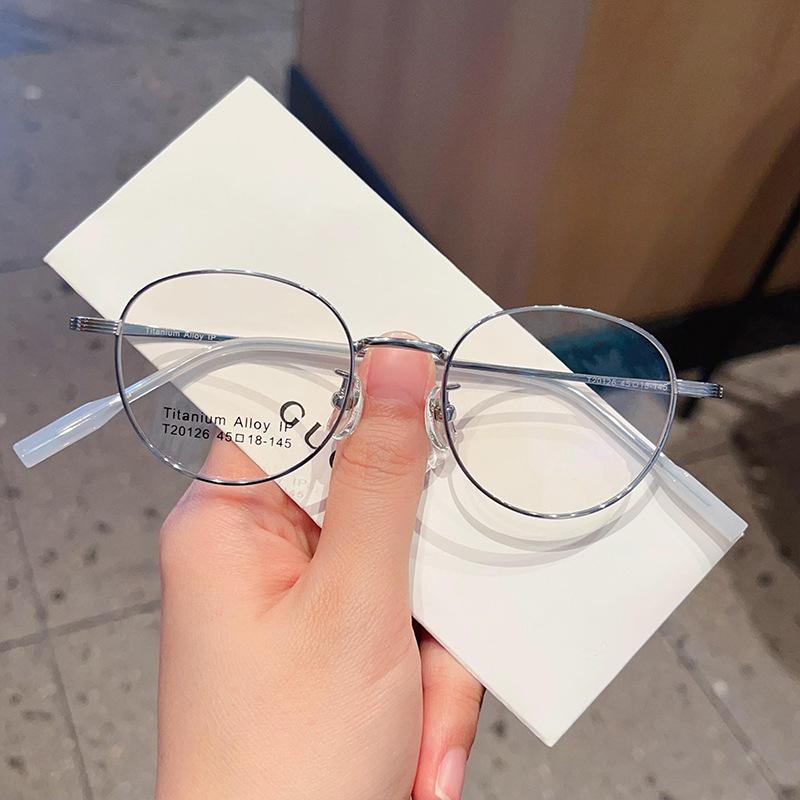 Сверхлегкий Xiaohongshu в том же стиле, интернет-знаменитость, овальная маленькая оправа в стиле ретро, ​​титановая оправа для очков. Оправа для очков может быть оснащена близорукостью и степенями.