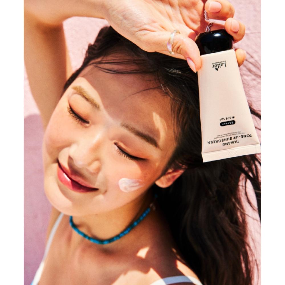 Lador [подарок-брелок] Солнцезащитный крем Tamanu Tone Up 50 мл