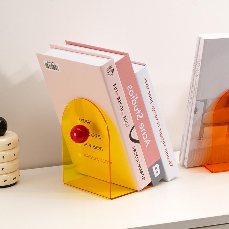 Книжные подставки в форме буквы L Qiuqiu стоят на столах студентов в офисной учебной комнате