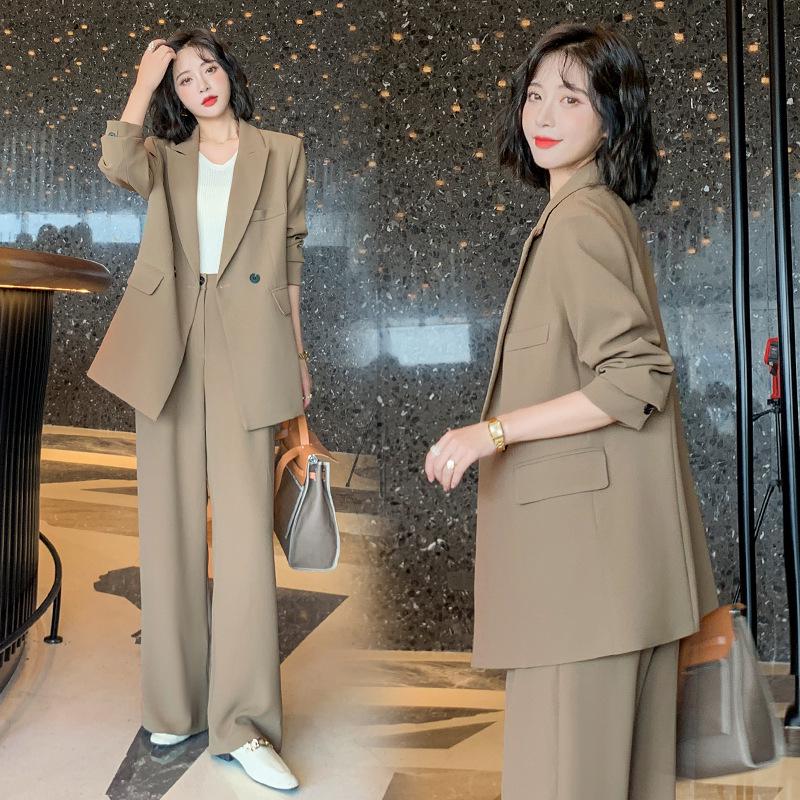 Plus Size Women's Mid-Length Suit with Wide-Leg Mopping Trousers - Two-Piece Set