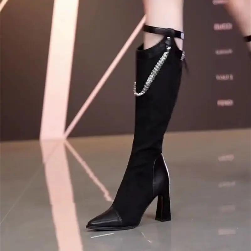 Женские туфли до колена с голенищем на среднем каблуке с цепочкой и острым носком. Женские длинные сапоги. Весна-Осень. Удобные и элегантные. Качественная распродажа.