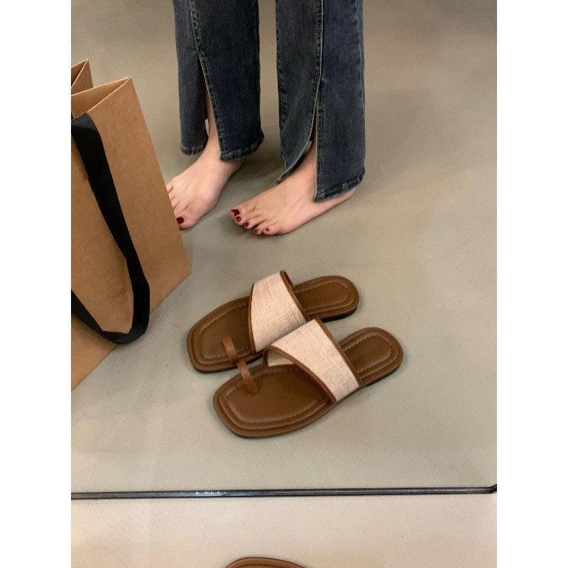 Маленькие классные тапочки в стиле ретро с плоским дном и закрытым носком, женская обувь, летняя одежда 2025 года, новые летние пляжные сандалии с мягкой подошвой