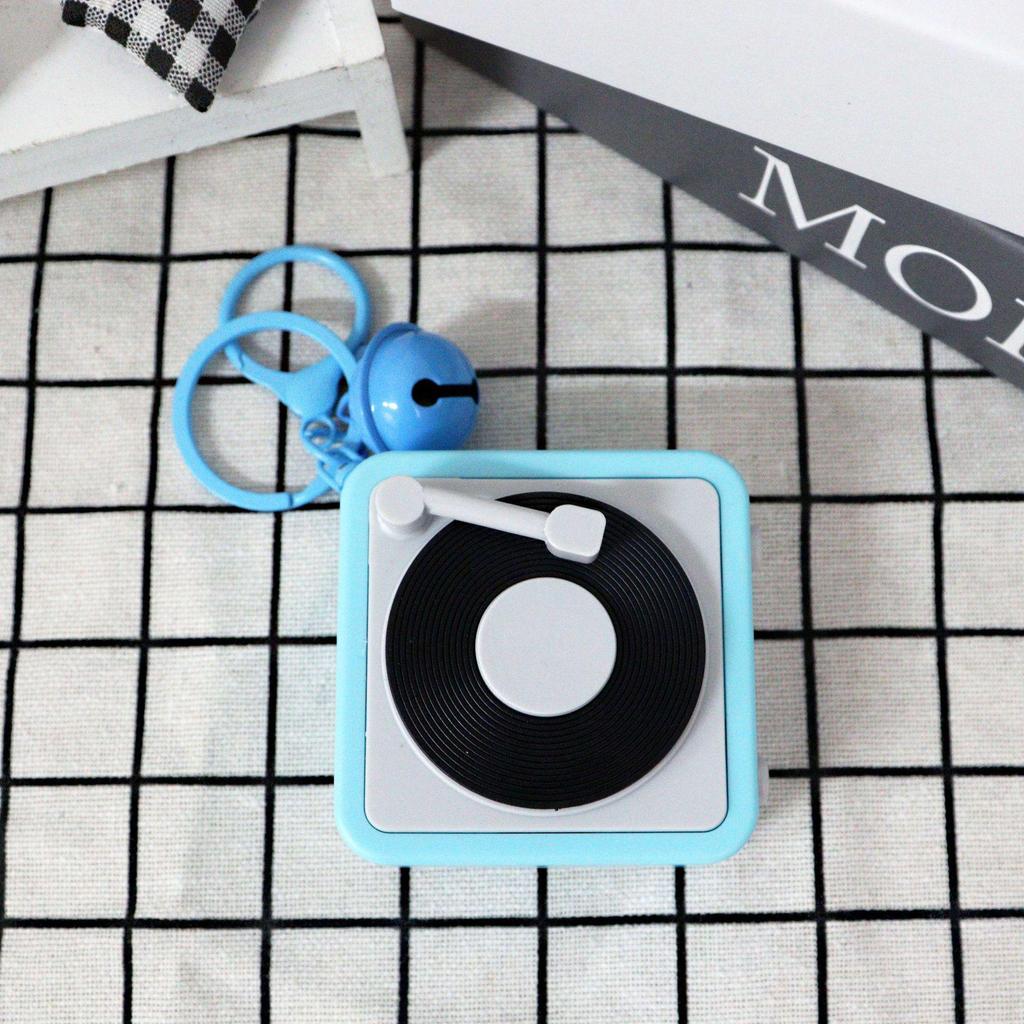Retro Gramophone Keychain with Music Box - Creative and Fun Gift