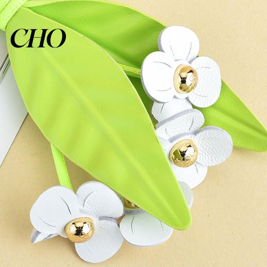 Floral Bag Decoration Pendant Imitation Leather Flower Design Handbag Ornament with Metal Buckle Scratch-Resistant Keychain Commuter Accessory