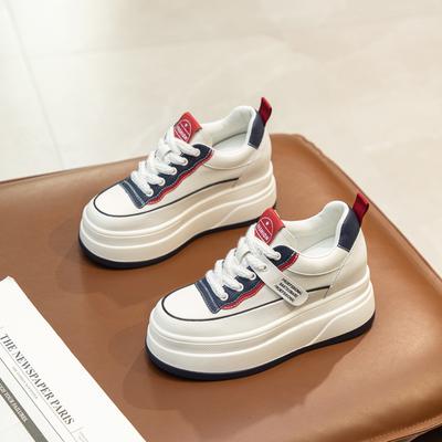 Женские кроссовки с внутренней высотой 9 см, уличная женская обувь для ходьбы, модные кроссовки на шнуровке и танкетке, нескользящие, новая женская обувь