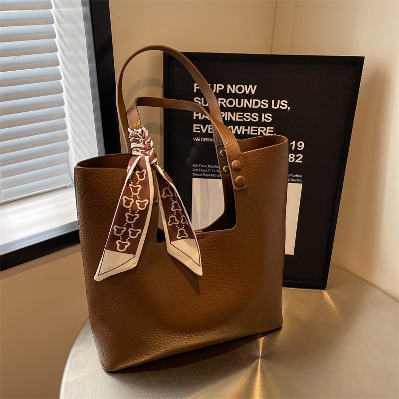 2023 New Arrival Vintage Style Minimalist Shoulder Bag With Large Capacity For Daily Use