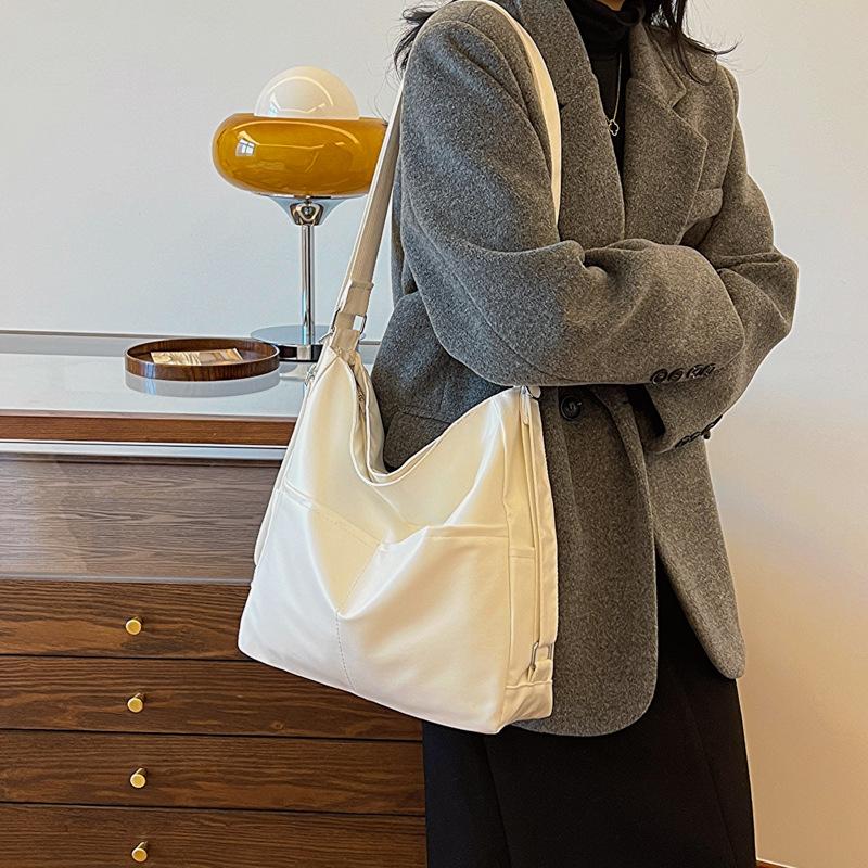 Осенне-зимняя ретро-сумка большого объема для женщин 2024 года, новая популярная иностранная универсальная сумка-мессенджер, модная сумка через плечо